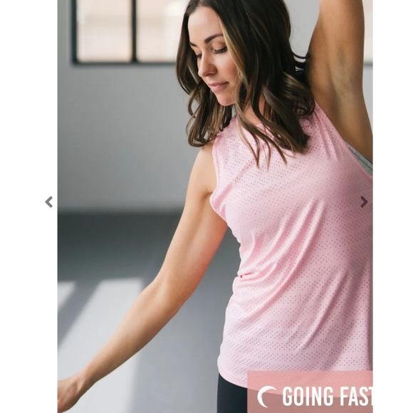 Zyia Chill tank, in Blossom, size Med - Picture 1 of 5